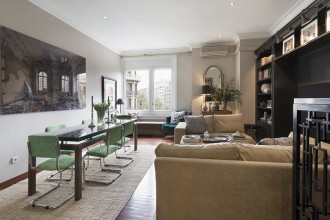 Amintiri de familie, artă contemporană și puțină strălucire într-o casă din Barcelona