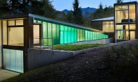 O casă în pădure cu vedere spre munți Cladirea proiectata de biroul David Coleman Architecture este