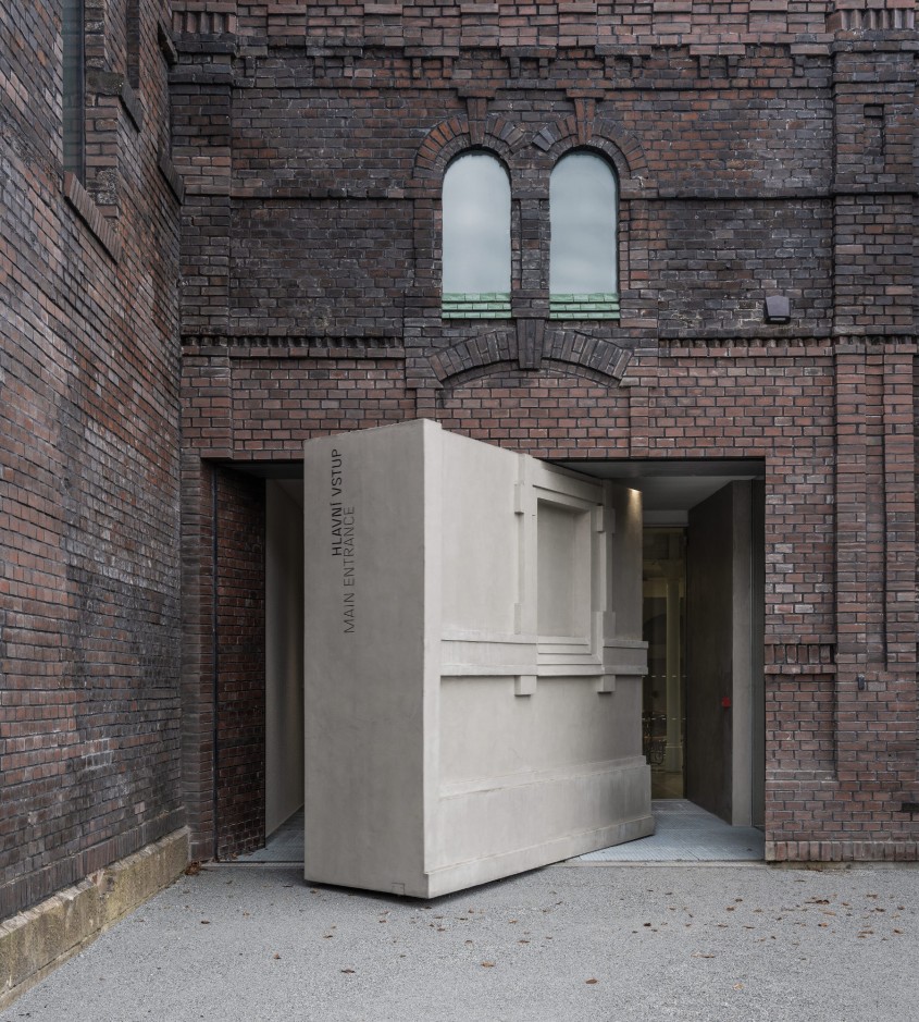 Un fost abator a fost transformat într-o galerie de artă cu pereți rotativi