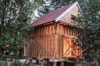 Un hambar vechi transformat într-un sanctuar al liniștii