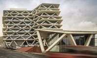 Parasolare din beton protejeaza anvelopanta din sticla a aeroportului din Ghana Arhitectul italian Mario Cucinella a
