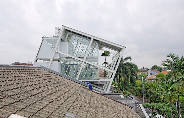 Casa nonconformista intr-un cartier select din Jakarta
