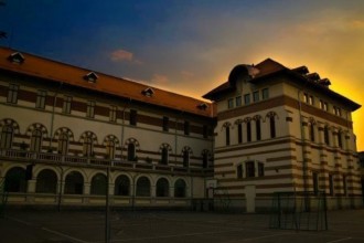 Încep lucrările pentru amenajarea zonei verzi și construirea foișorului educațional la Colegiul Național „Mihai Viteazul”