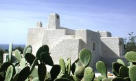O casa cu pereti din roca vulcanica si fibre de cactus