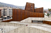Casa de cultura finisata cu otel Corten pentru a aminti de industria miniera din Ortuella