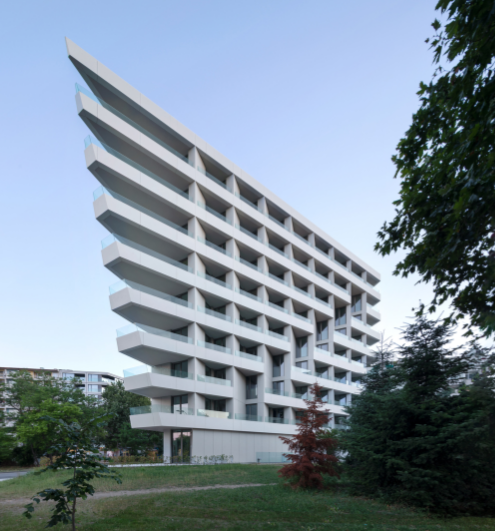 Balcoane triunghiulare definesc o nouă clădire rezidenţială în Bulgaria