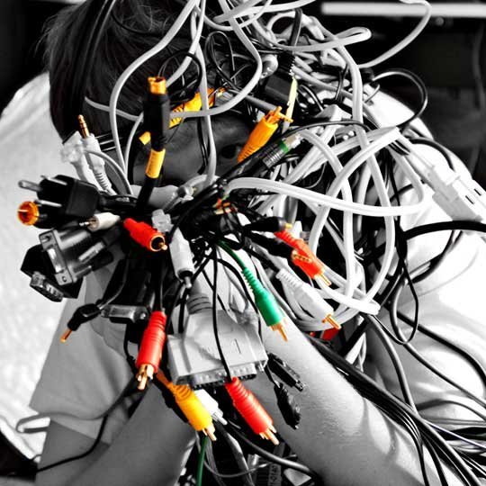Sa descurcam problema cablurilor care ne incurca!