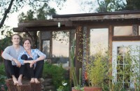 O casă sustenabilă de tip Earthship construită cu mai puțin de 10.000 de dolari
