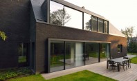 O casa din caramida neagra renovata pentru o noua viata Biroul de arhitectura K2A a realizat