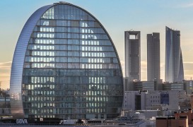 O cladire unica, un oras futurist multilateral - sediul BBVA, Madrid, cu panouri din aluminiu Larcore