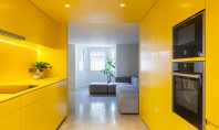 O bucătărie complet galbenă care luminează întreaga locuință Alegerea unei pete de culoare in casa indiferent