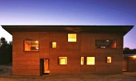 O casa din pamant potrivita climei aride din Australia Aceasta locuinta simpla proiectata de echipa Steffen