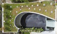 Casă cu acoperiș cu verdeață și piscină care filtrează apa de ploaie Importa produs din toata