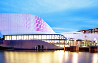 Cladirea stralucitoare a teatrului Stoep din Olanda a fost finalizata