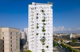 La turnul lui Jean Nouvel din Cipru plantele tasnesc prin pereti