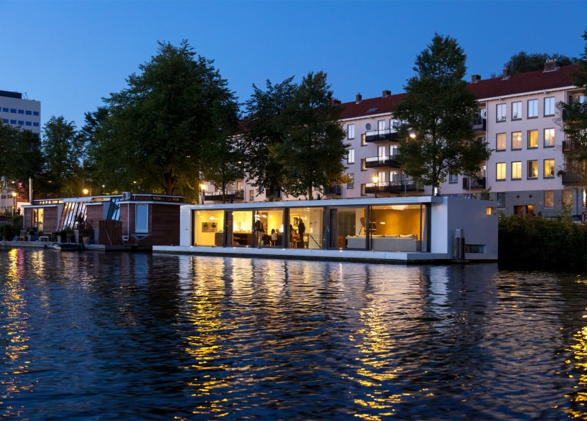 O casa plutitoare pe raul Amstel