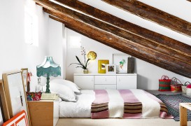 Dormitoare amenajate în spațiile atipice ale mansardelor