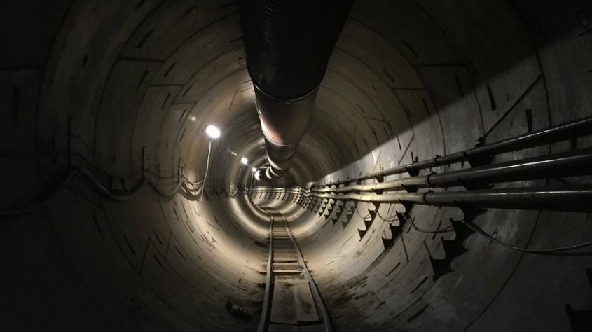 Se apropie marea deschidere a primului tunel construit de Elon Musk