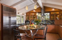 Vara în bucătărie: cum împrospătezi aerul fără să deschizi fereastra?