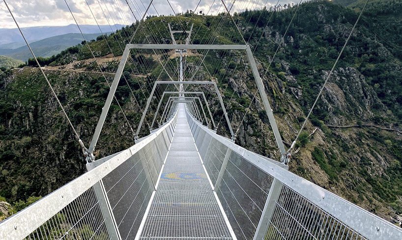 Cel mai lung pod pietonal suspendat din lume (Video)