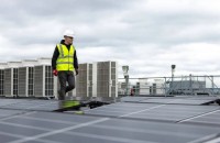 Beneficiile montării de panouri fotovoltaice pe acoperișurile comerciale