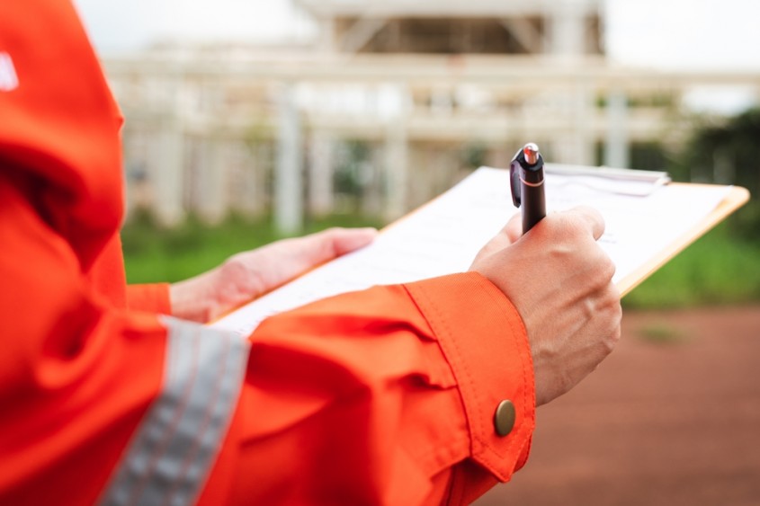 Importanța separatoarelor de hidrocarburi în proiectele de construcții: conformitate și eficiență
