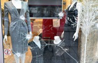 De ce să alegi foliile de securizare și antiefracție? Soluția eficientă pentru protecția geamurilor