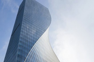 Dansul Luminii, &ldquo;unul dintre cei mai răsuciţi&rdquo; zg&acirc;rie-nori din lume