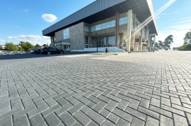 Durabilitatea spațiilor urbane începe de la sol: rolul pavajului în infrastructura modernă