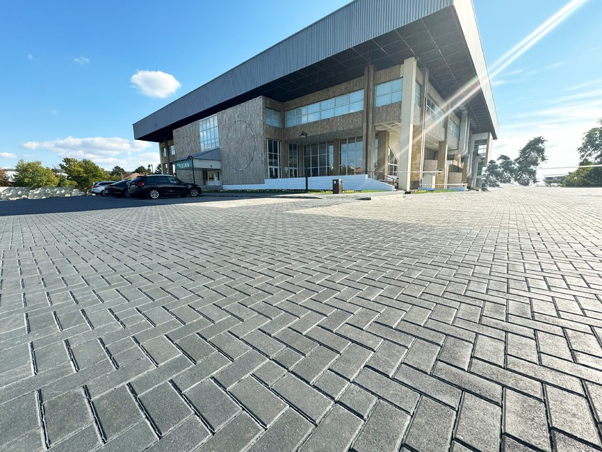 Durabilitatea spațiilor urbane începe de la sol: rolul pavajului în infrastructura modernă
