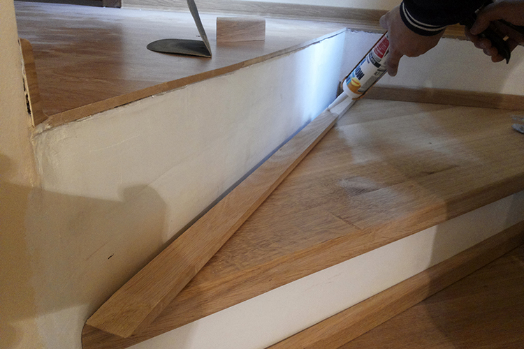 Montaj trepte cu "nas" din lemn masiv de stejar