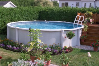 Piscinele supraterane – o soluție practică și mai economică pentru zilele călduroase