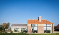 Un vechi hambar belgian a fost transformat în locuinţă şi casă de oaspeţi Biroul Govaert&Vanhoutte Architects