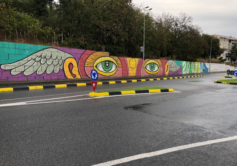 O pictură murală stradală de peste 300 de metri într-un oraş din România