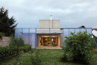 Casa construită în interiorul altei case