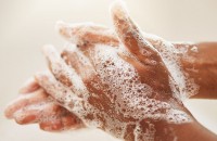 Clădirile publice la testul de igienă: cum se spală corect pe m&acirc;ini