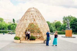 Pavilion din lemn proiectat cu referințe spre cultura slava estică timpurie