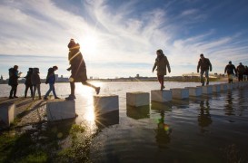 Pod olandez neobișnuit care îmbrățișează inundațiile din oraș