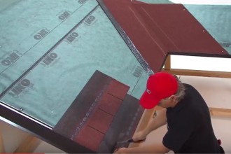 Ghid video de montaj pentru o &icirc;nvelitoare tip şindrilă bituminoasă
