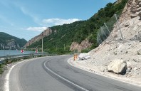 Soluții pentru protecția &icirc;mpotriva căderilor de pietre și stabilizarea versanților: de la bariere flexibile la plase 