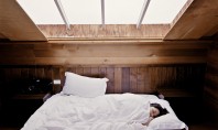 O culoare foarte populară pentru pereții dormitorului îți afectează somnul Ce să alegi în schimb Griul