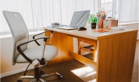 Amenajarea unui spațiu office – jaluzele sau rolete textile? Ce culori ce materiale și tipuri de