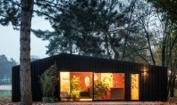Casa pe care o poți închiria în mijlocul pădurii Echipa Chris Collaris Architects si designerii din