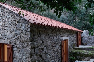 Locuinţă modernă amenajată &icirc;ntr-o veche moară