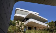 Casa cu un design inspirat dintr-un morman de cărți Firma de arhitectura Luigi Rosselli Arhitects a