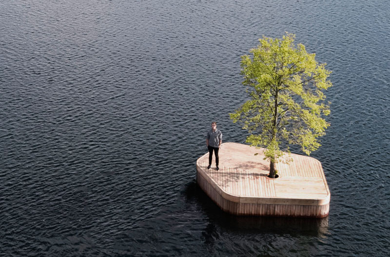 O insulă plutitoare artificială, cu doar un singur copac - neconvențională, dar oare cât de practică?