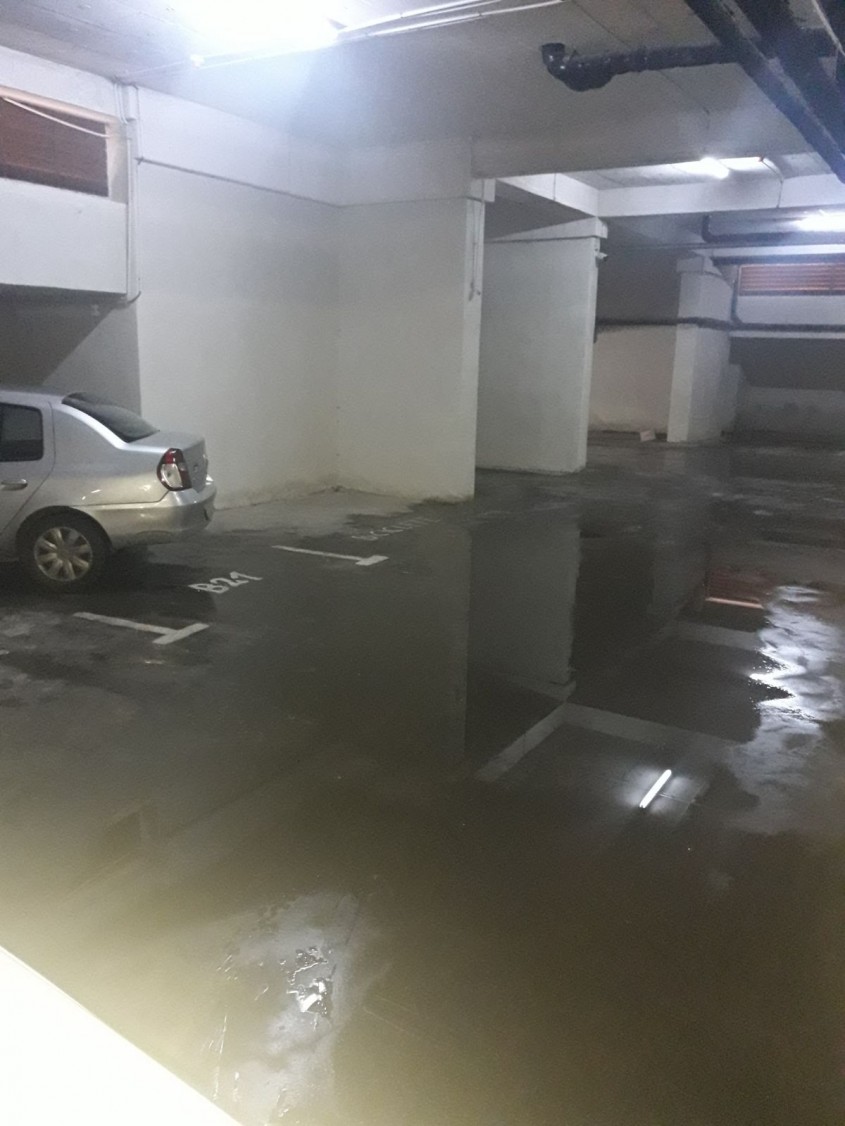  Hidroizolarea unei parcări subterane a unui bloc din București 