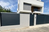 Poarta din aluminiu HYPERION – robustă, impunătoare și cu design oval
