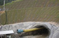 Plasele din oțeluri de &icirc;naltă rezistență protejează portalurile tunelurilor și tăieturile