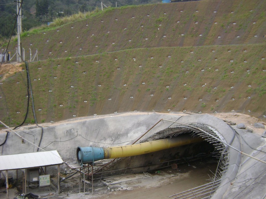 Plasele din oțeluri de înaltă rezistență protejează portalurile tunelurilor și tăieturile